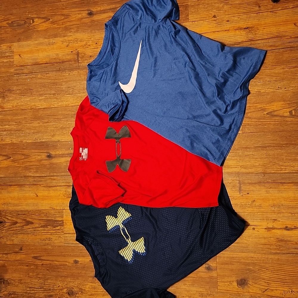 2 Under Armour, 1 Nike short sleeve shirts